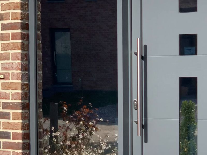 Vitrage de l'entrée avec film miroir extérieur, maison à Hanzinne